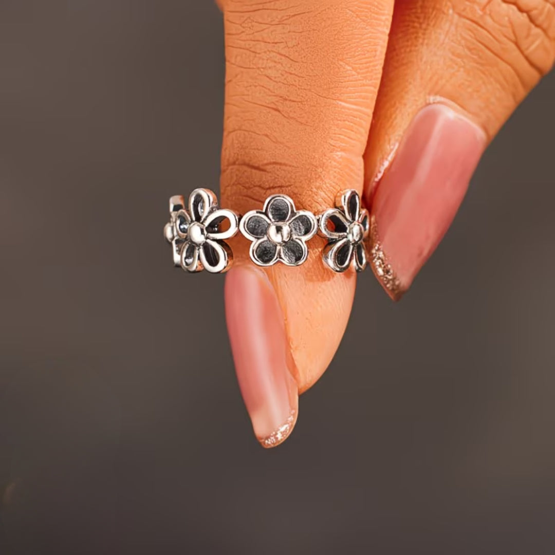 Dainty Oxidized Flower Band Ring