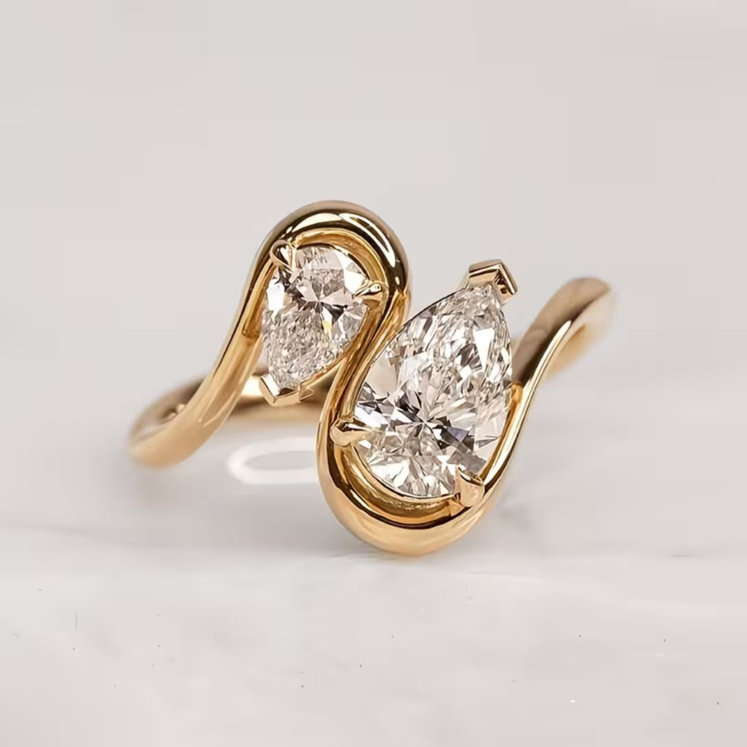 Double Pear Cut Toi et Moi Ring