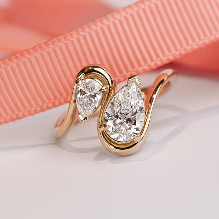 Double Pear Cut Toi et Moi Ring