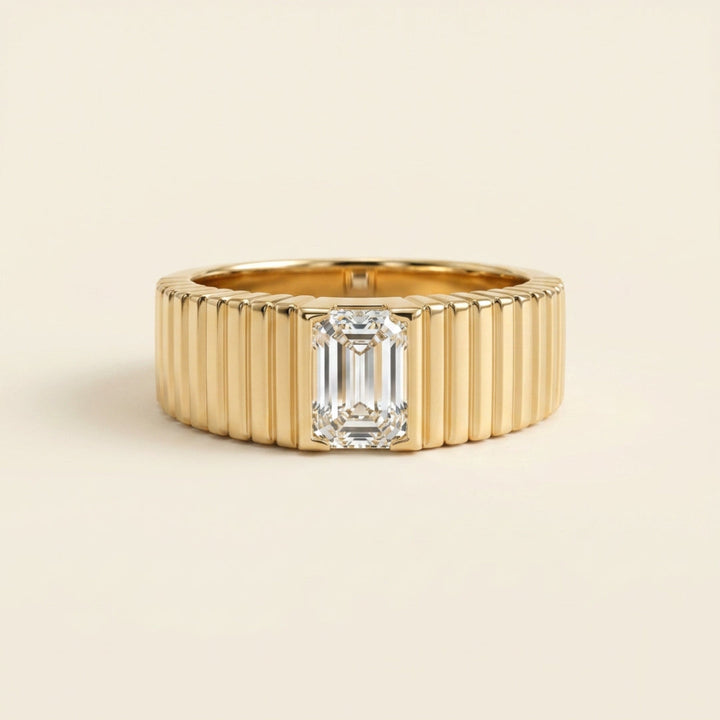 Solis Ribbed Ring Emerald Diamond