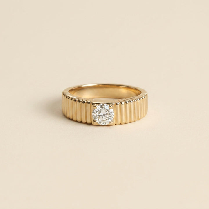 Solis Ribbed Ring Round Diamond 0.5 Carat