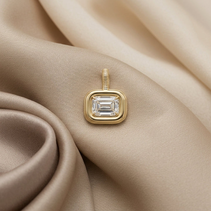 Margot Pendant Emerald Cut Diamond