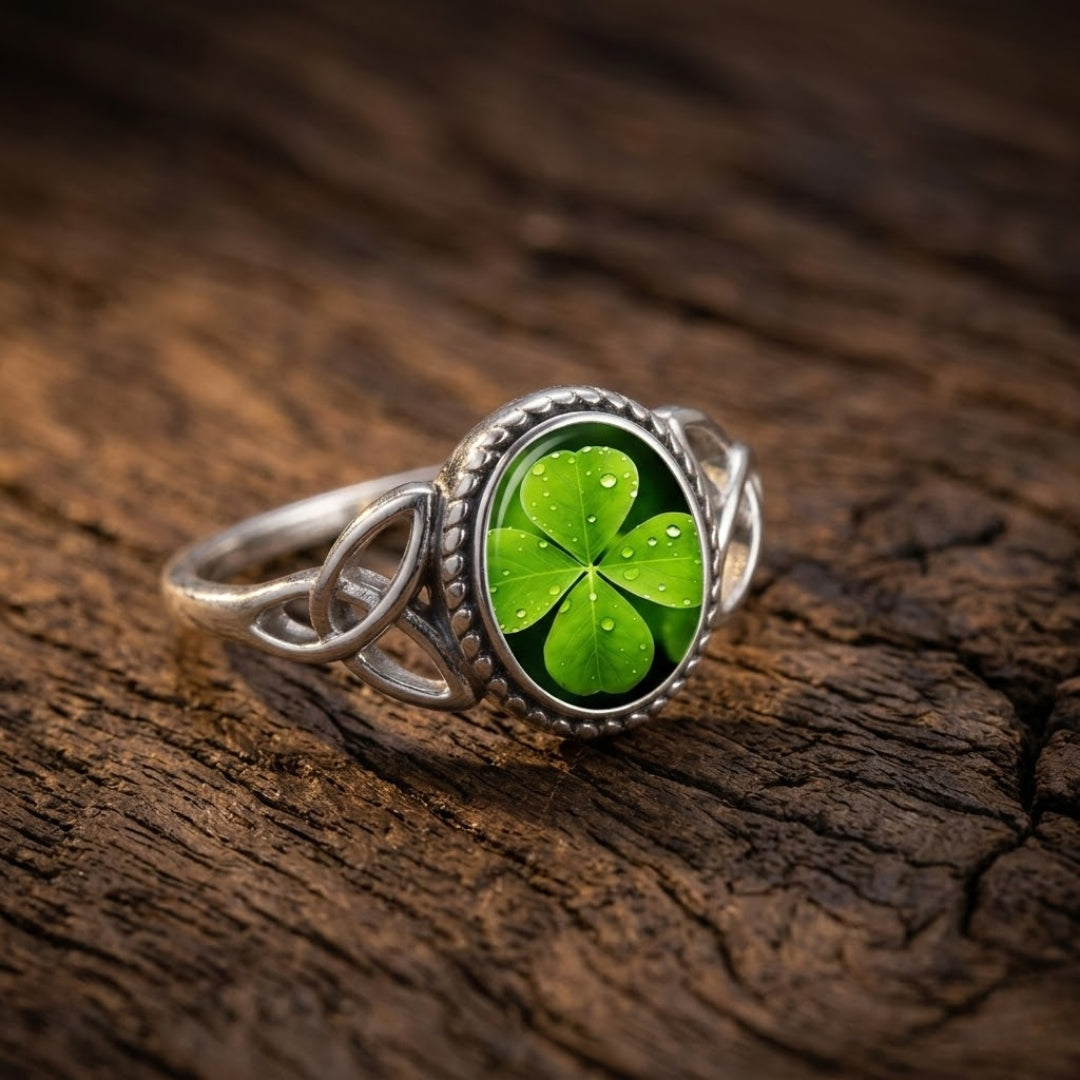 Green Clover Seal Silver Ring