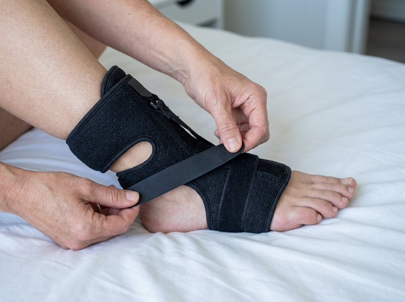 Putting on the splint