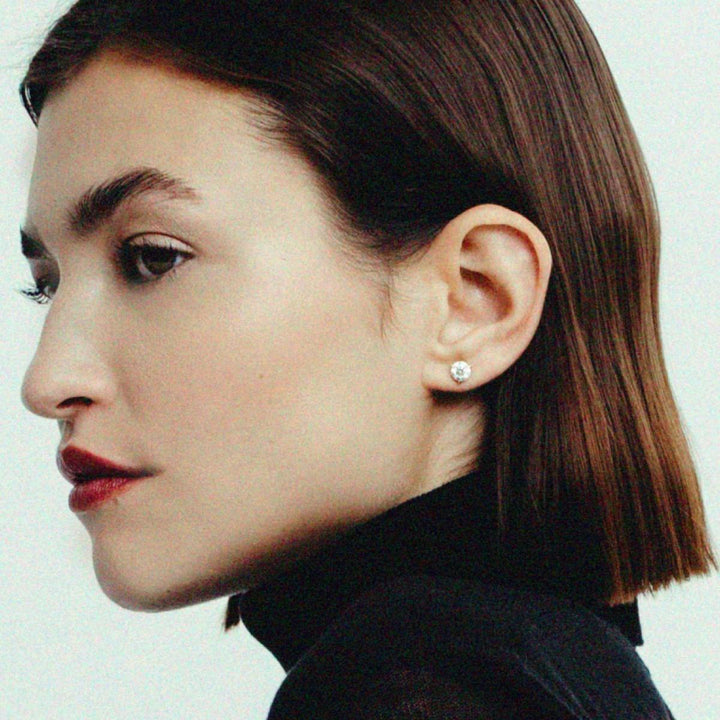 June Round Stud Earrings Diamond
