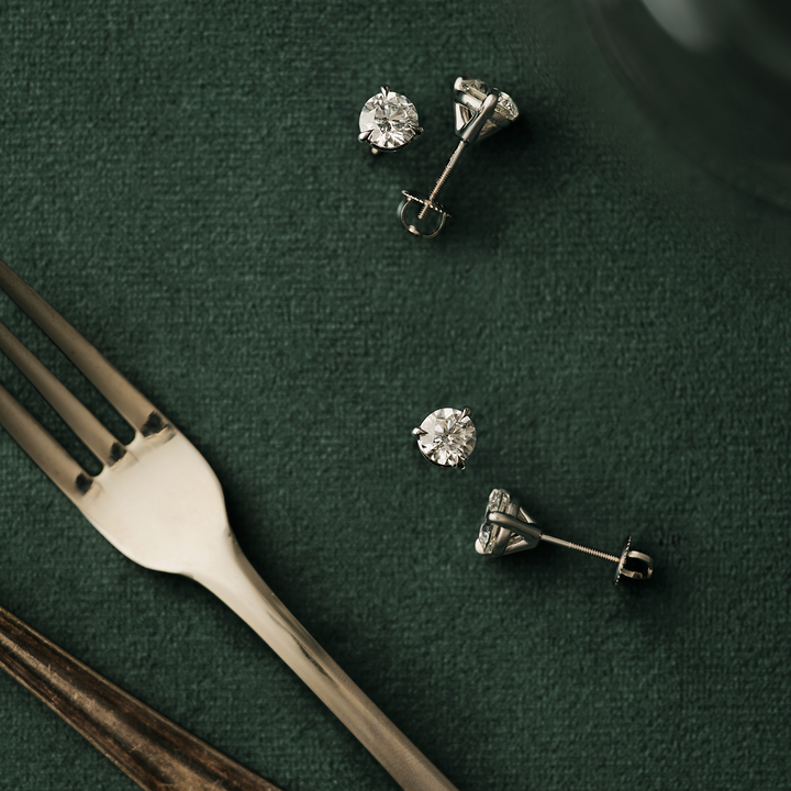 June Round Stud Earrings Diamond