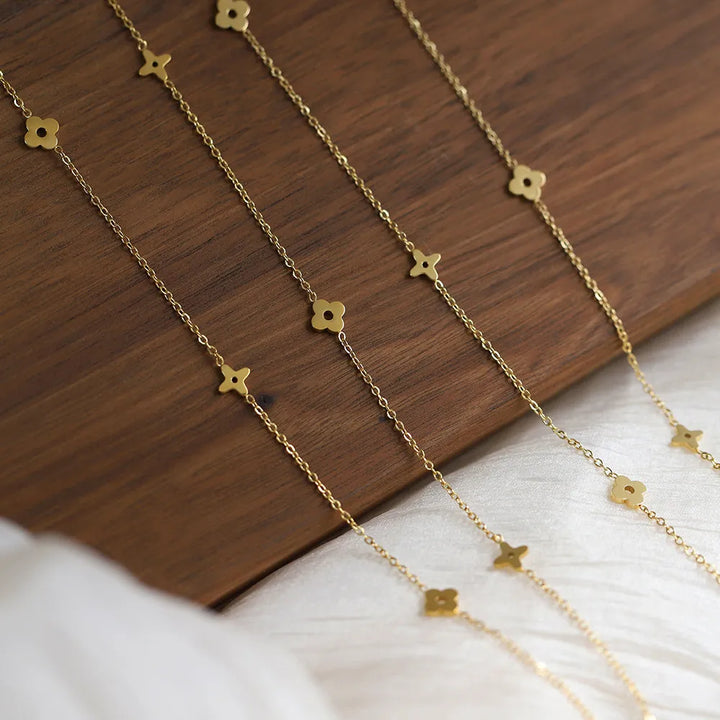 Carrie® Clover Chain
