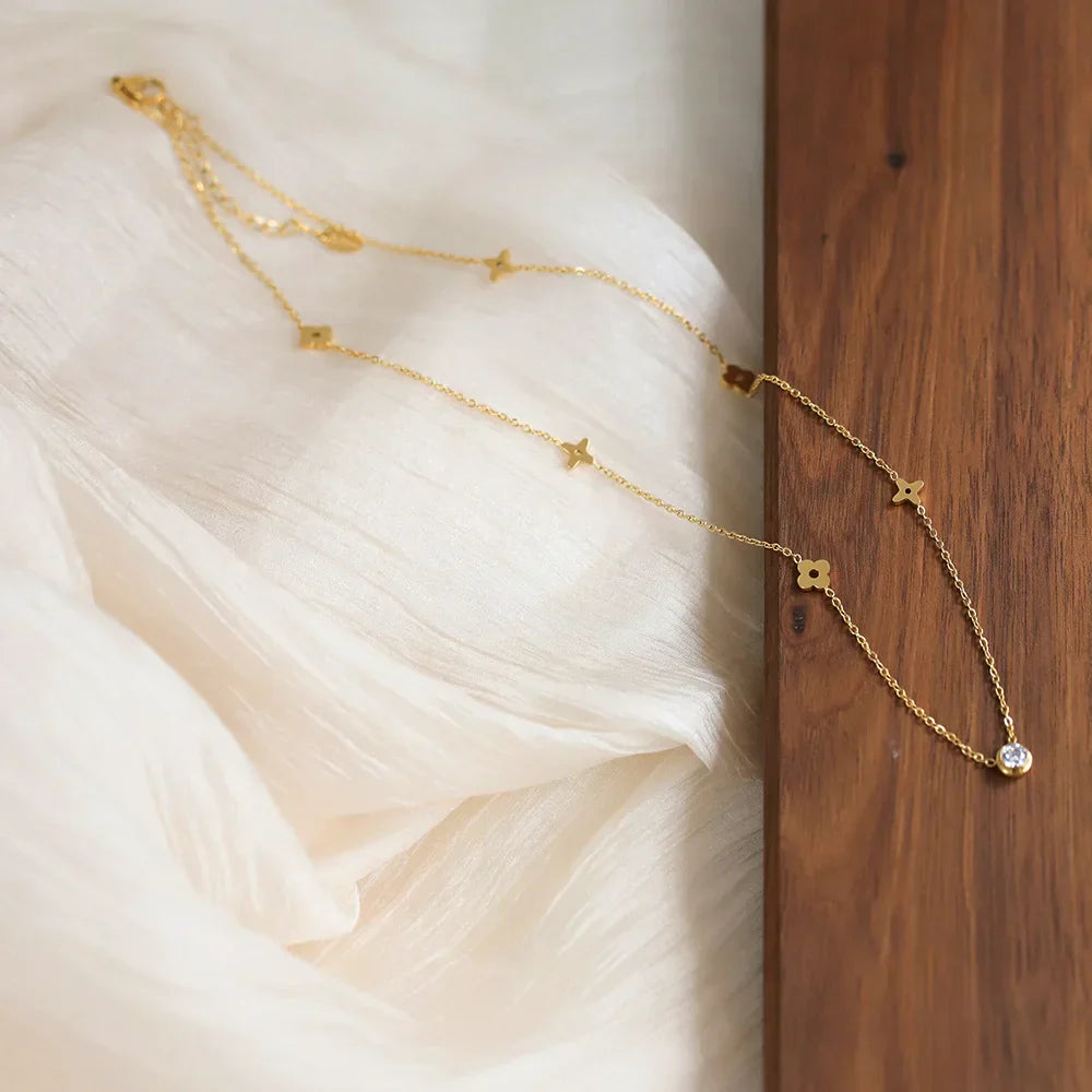 Carrie® Clover Chain