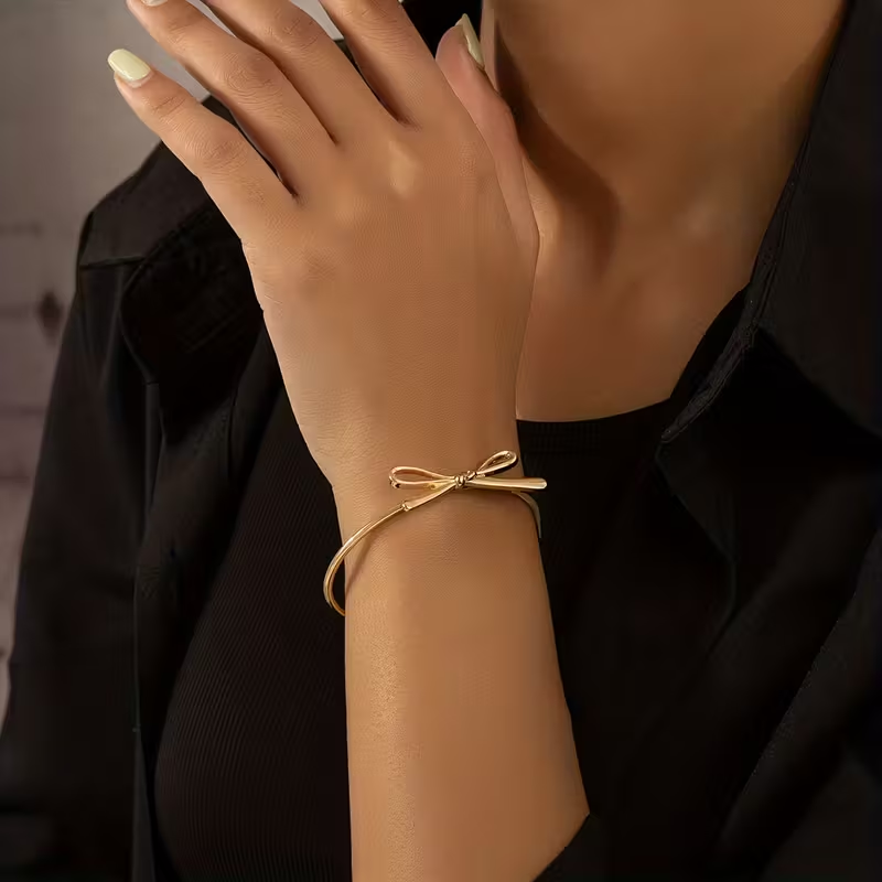 Vintage Gold Bow Open Bracelet