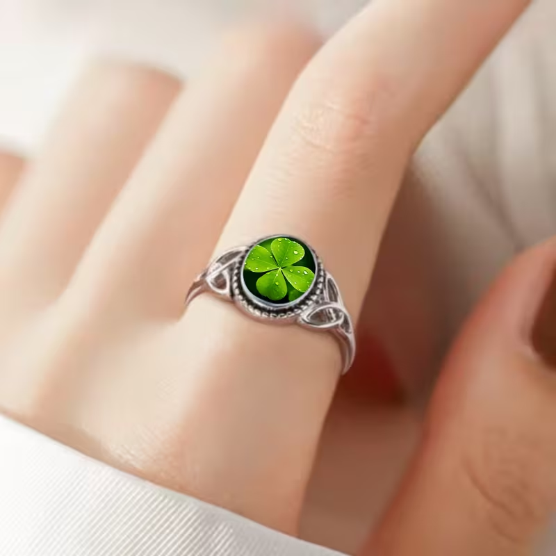 Green Clover Seal Silver Ring