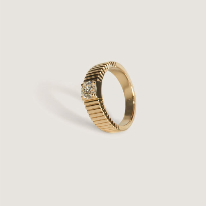 Solis Ribbed Ring Round Diamond 0.5 Carat